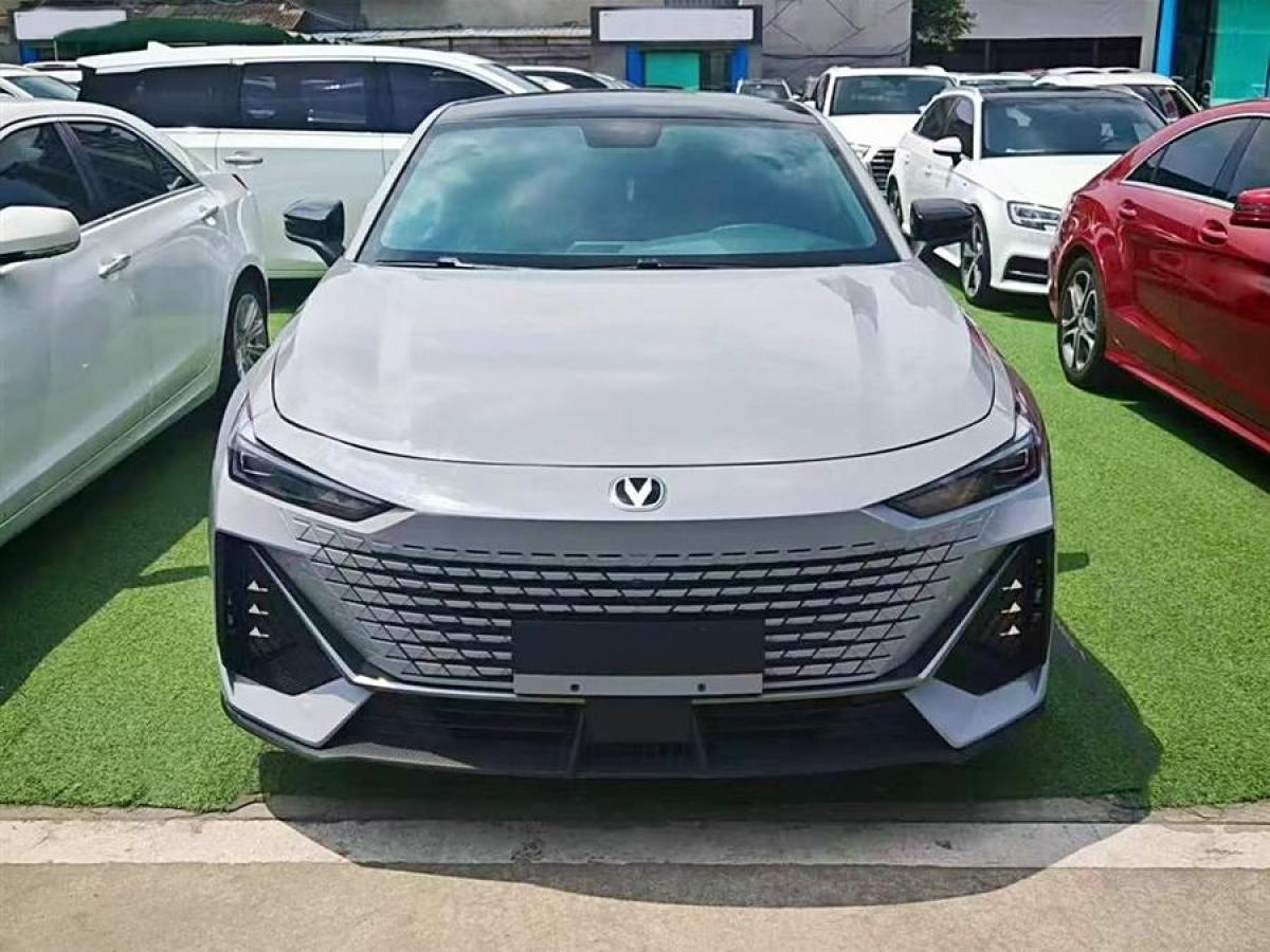 長(zhǎng)安 長(zhǎng)安UNI-V  2022款 1.5T 智慧領(lǐng)航型圖片