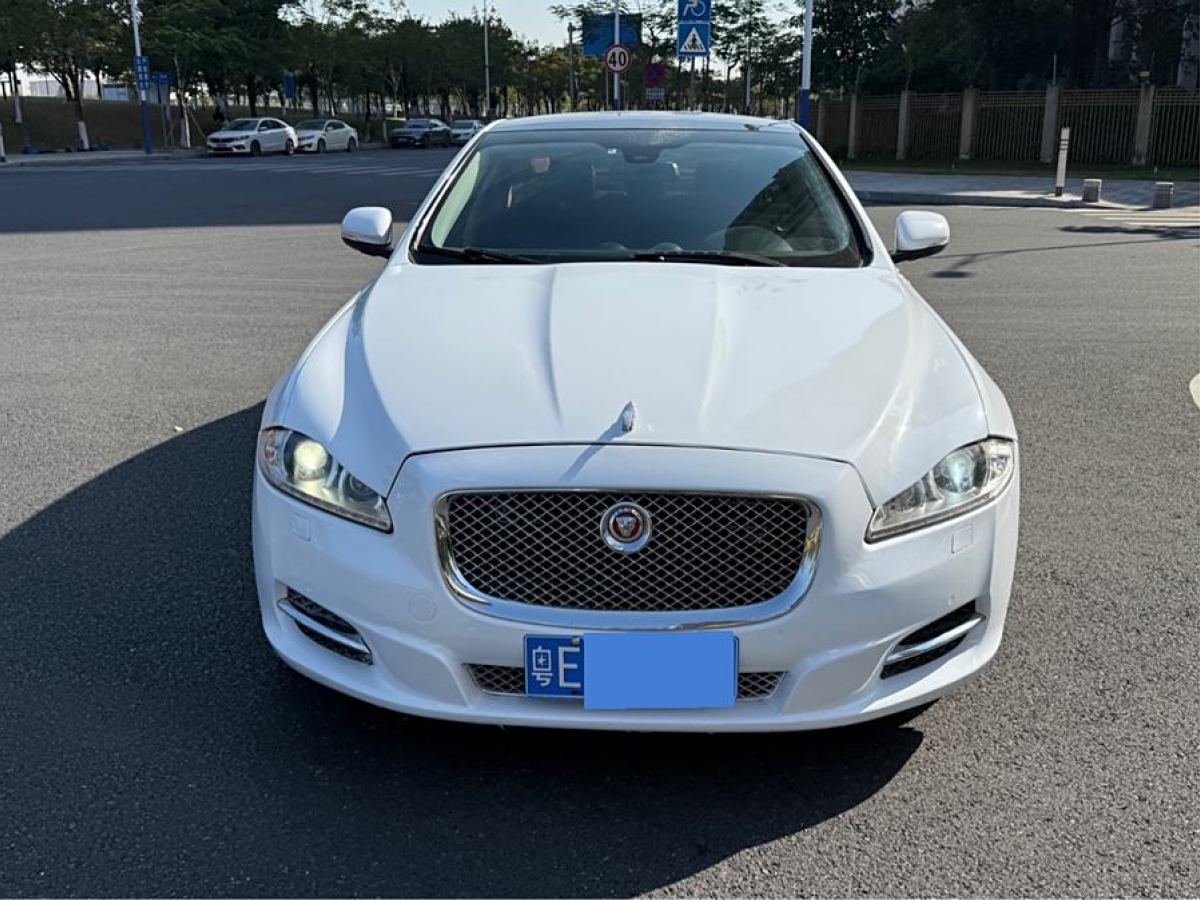 捷豹 XJ  2014款 XJL 2.0T 兩驅(qū)全景商務(wù)版圖片