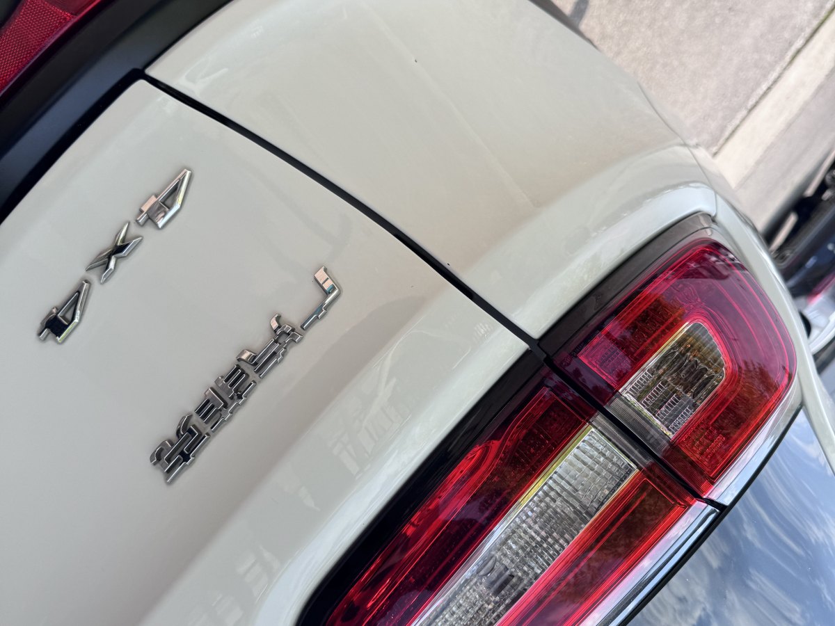 Jeep 自由光  2016款 2.4L 專業(yè)版圖片