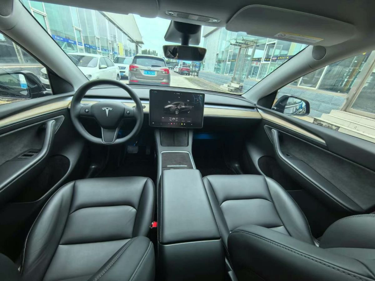 特斯拉 Model S  2023款 三電機(jī)全輪驅(qū)動(dòng) Plaid版圖片