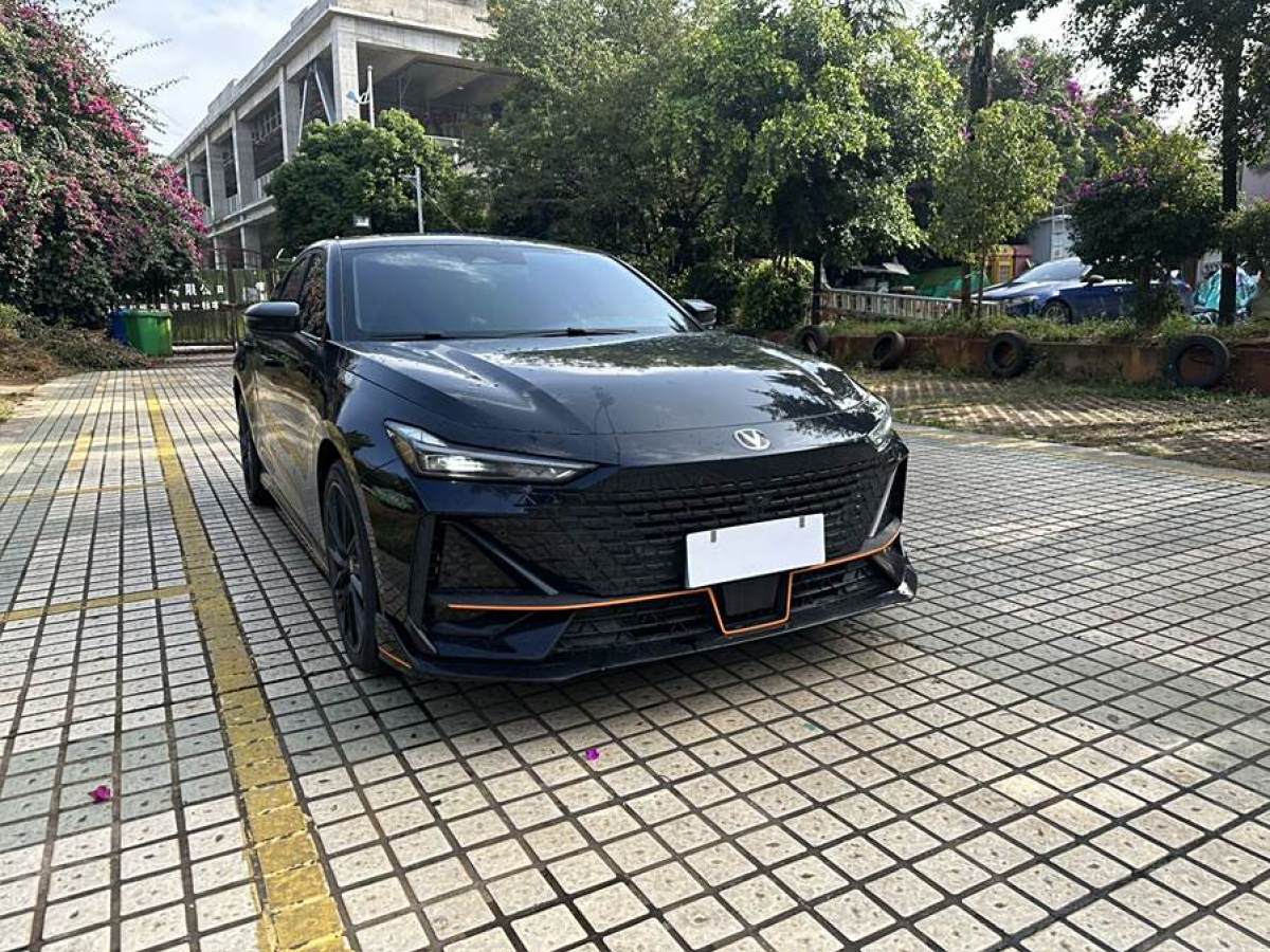 長(zhǎng)安 長(zhǎng)安UNI-V  2023款 1.5T 尊貴型圖片