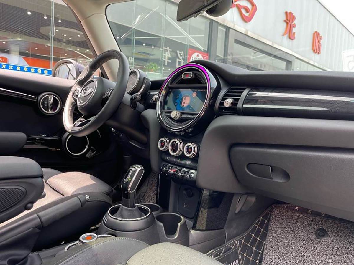 MINI COUNTRYMAN  2018款 1.5T COOPER 藝術(shù)家圖片