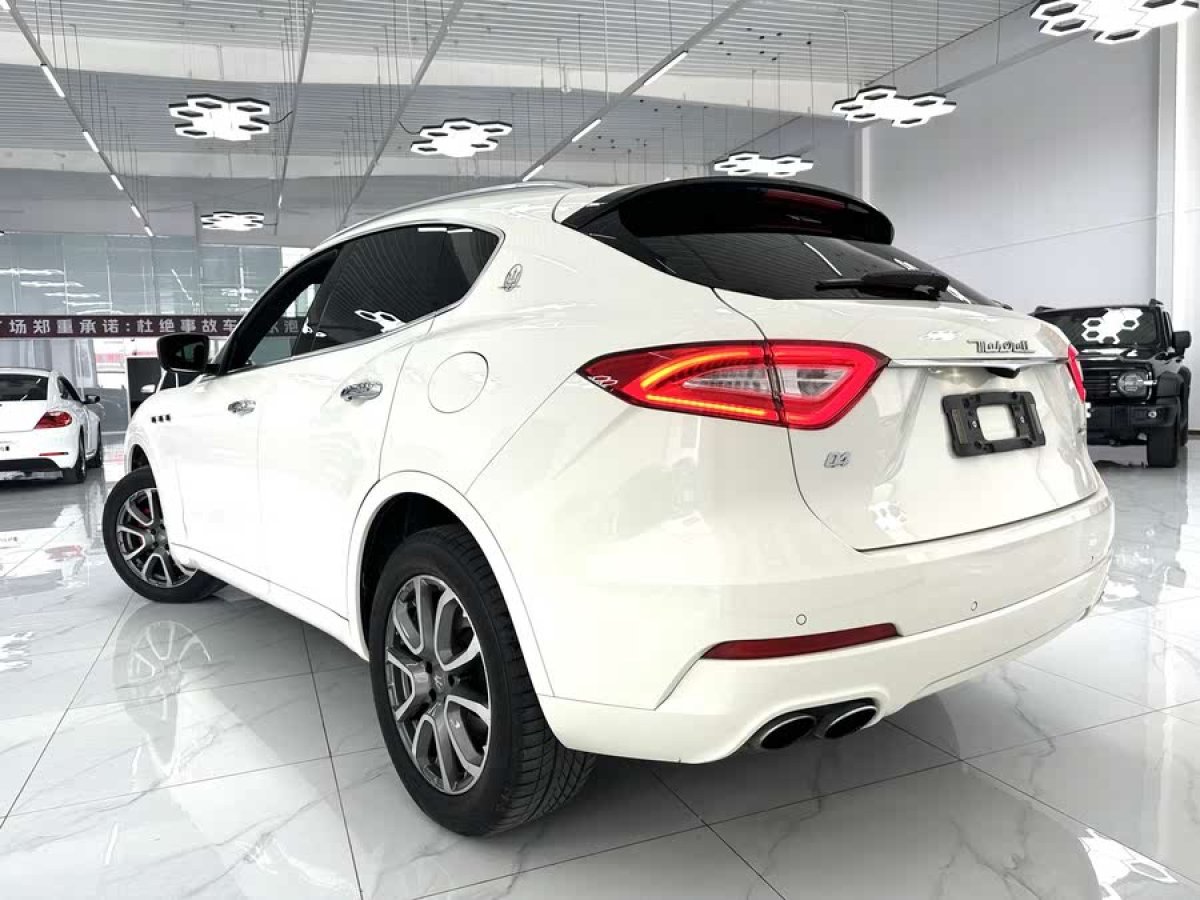 瑪莎拉蒂 Levante  2018款 3.0T 350Hp 標(biāo)準(zhǔn)版圖片
