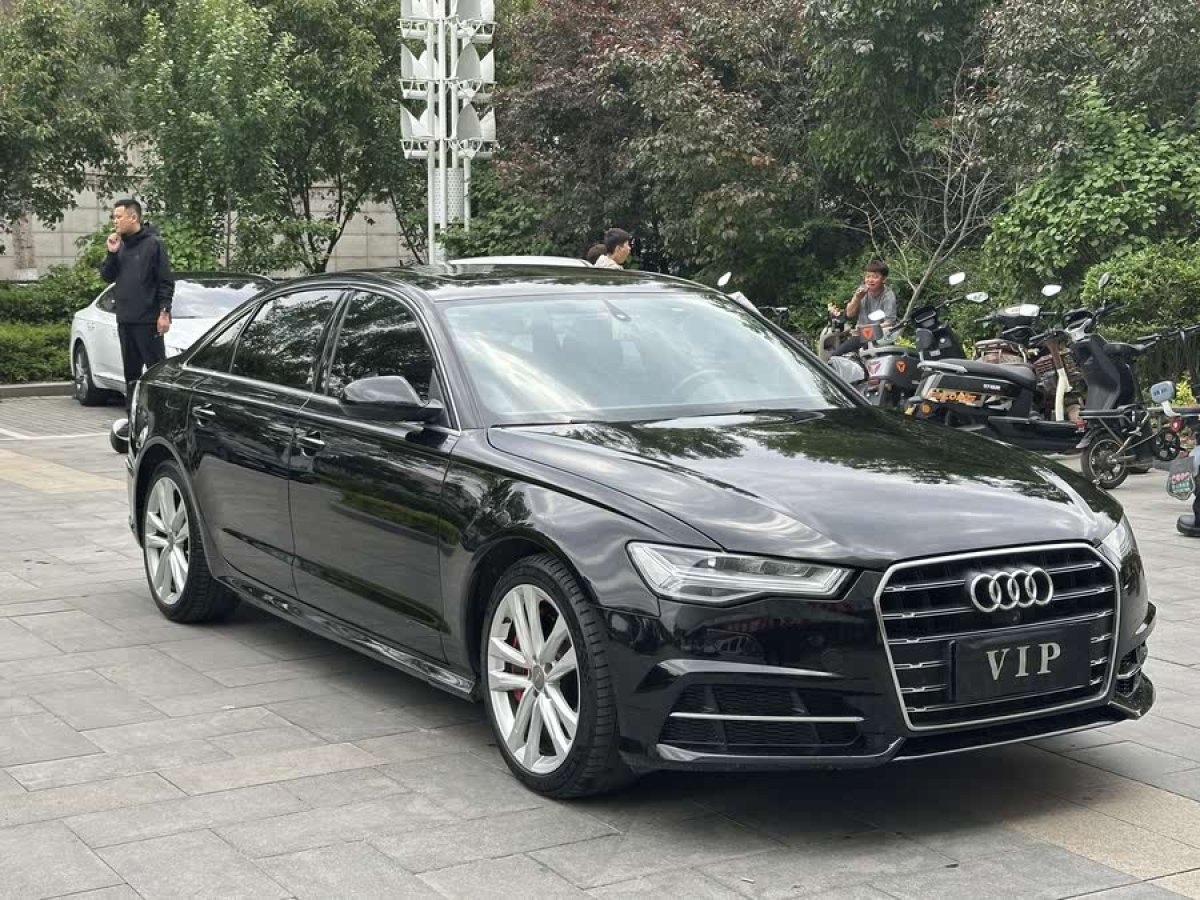奧迪 奧迪A4L  2018款 30周年年型 45 TFSI quattro 運(yùn)動(dòng)型圖片