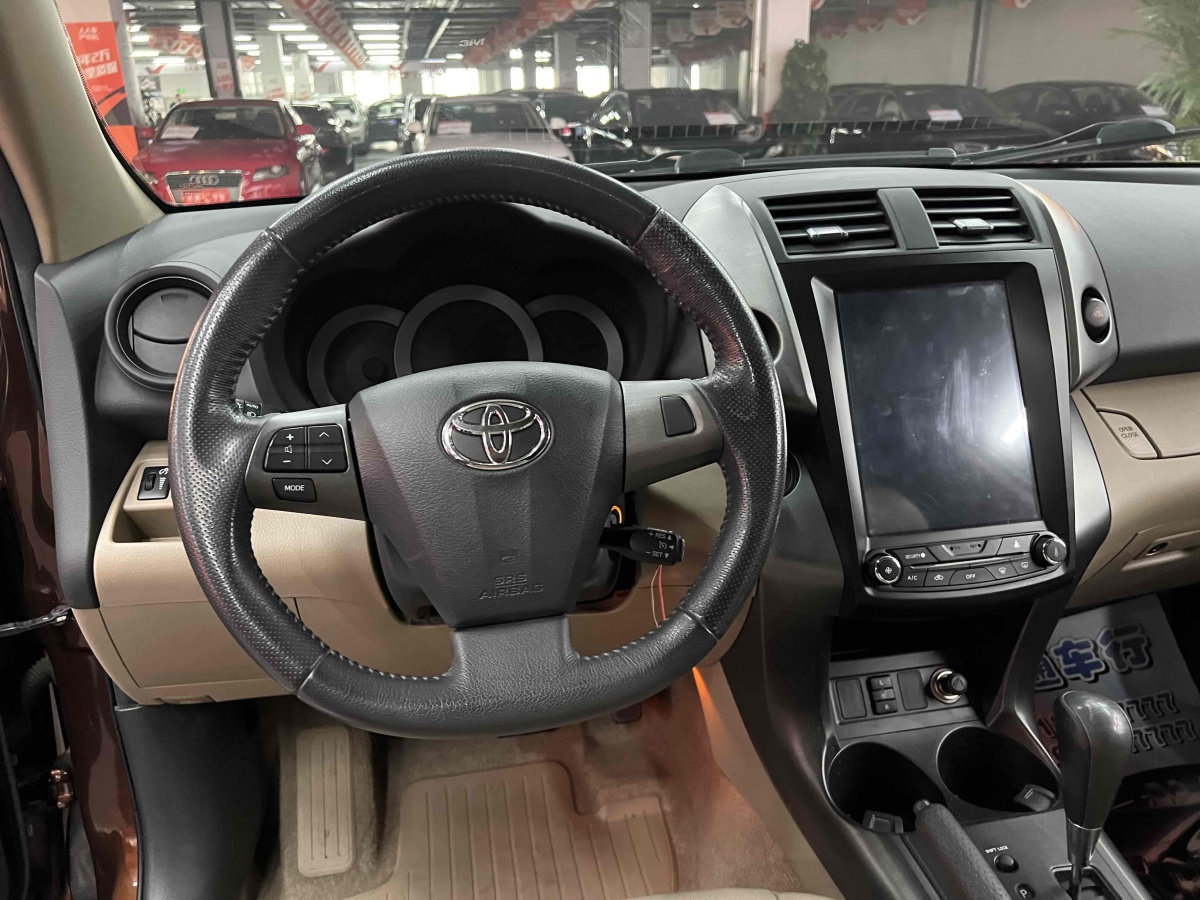 2012年6月豐田 RAV4榮放  2011款 2.4L 自動(dòng)四驅(qū)豪華版