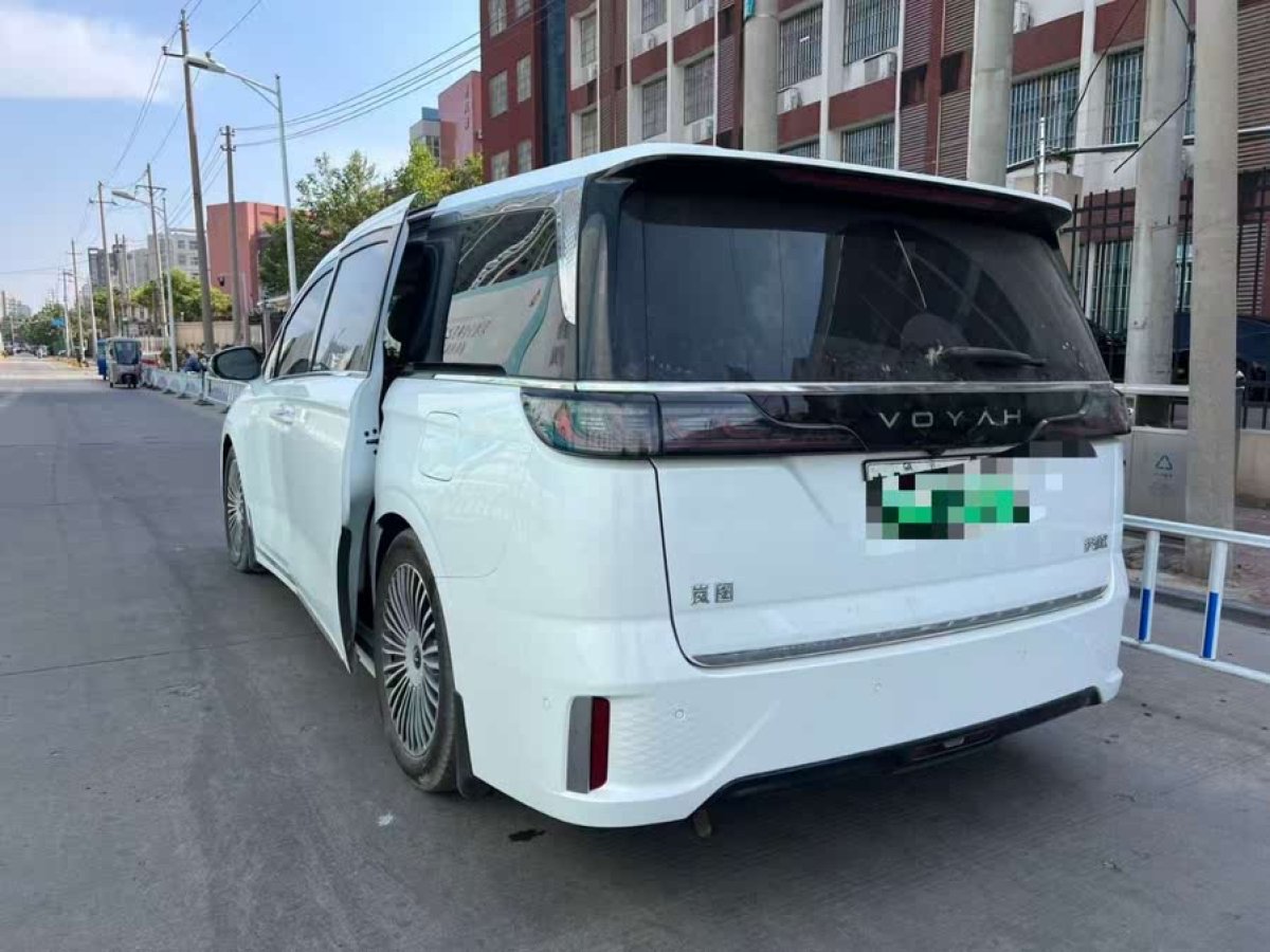 嵐圖 夢(mèng)想家  2025款 PHEV 四驅(qū)旗艦鯤鵬版圖片