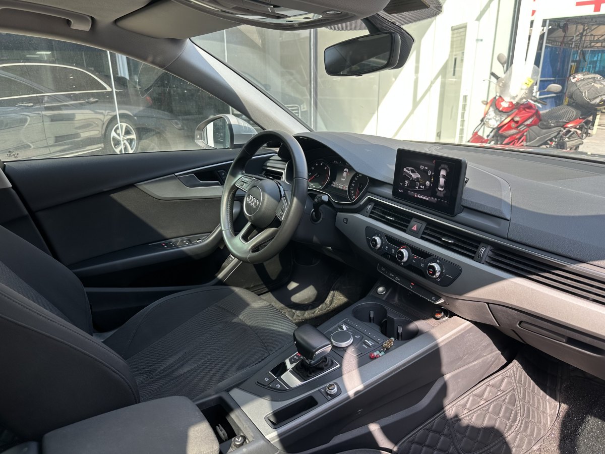 奧迪 奧迪A4L  2018款 30周年年型 40 TFSI 進(jìn)取型圖片