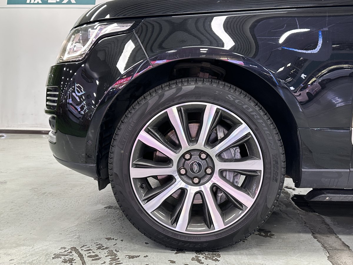 路虎 攬勝  2016款 3.0 V6 SC Vogue SE 創(chuàng)世加長(zhǎng)版圖片