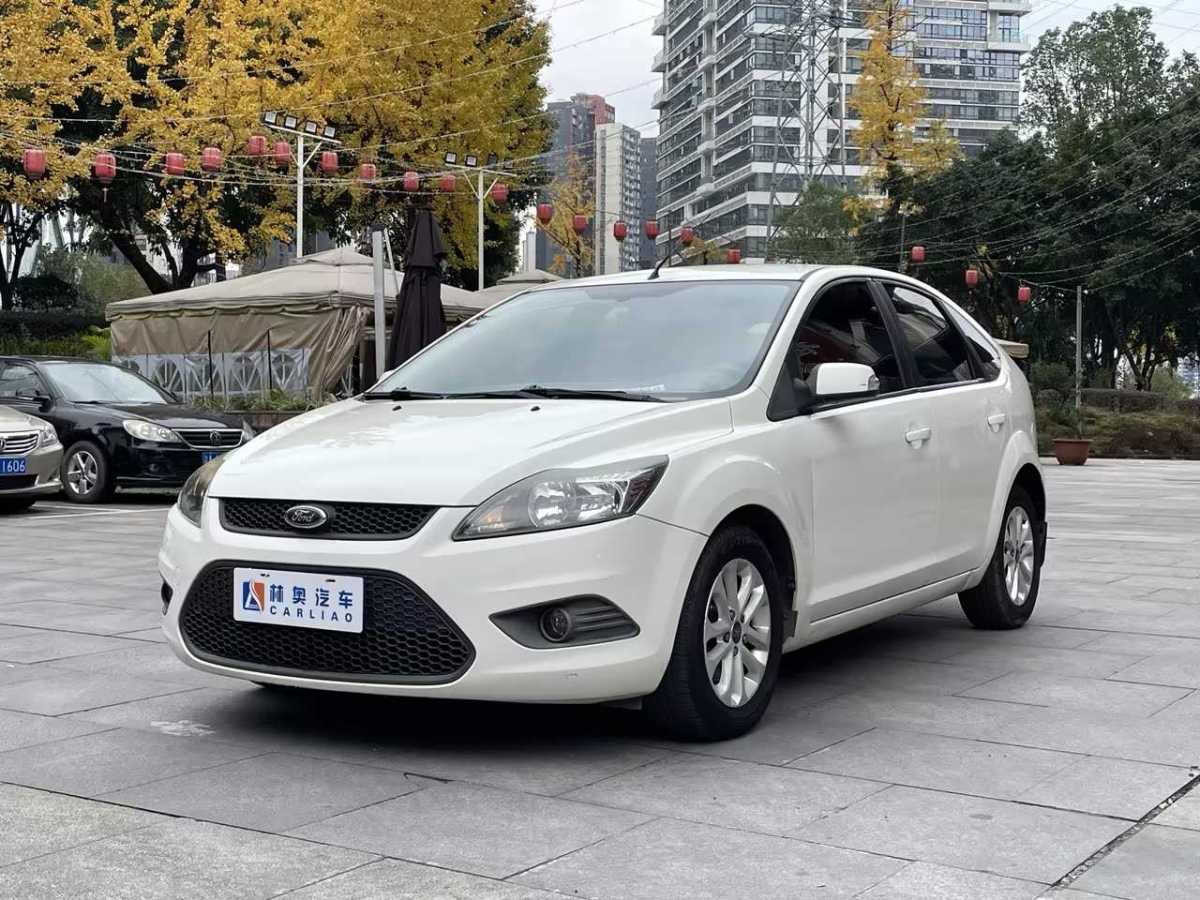 福特 ?？怂? 2013款 兩廂經(jīng)典 1.8L 自動基本型圖片