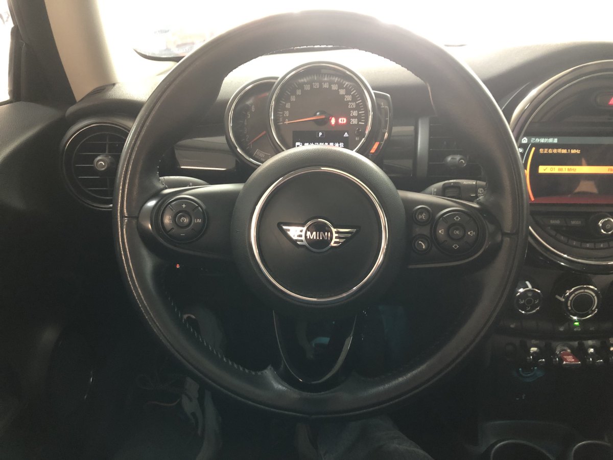 MINI COUNTRYMAN  2018款 1.5T COOPER 經(jīng)典派圖片