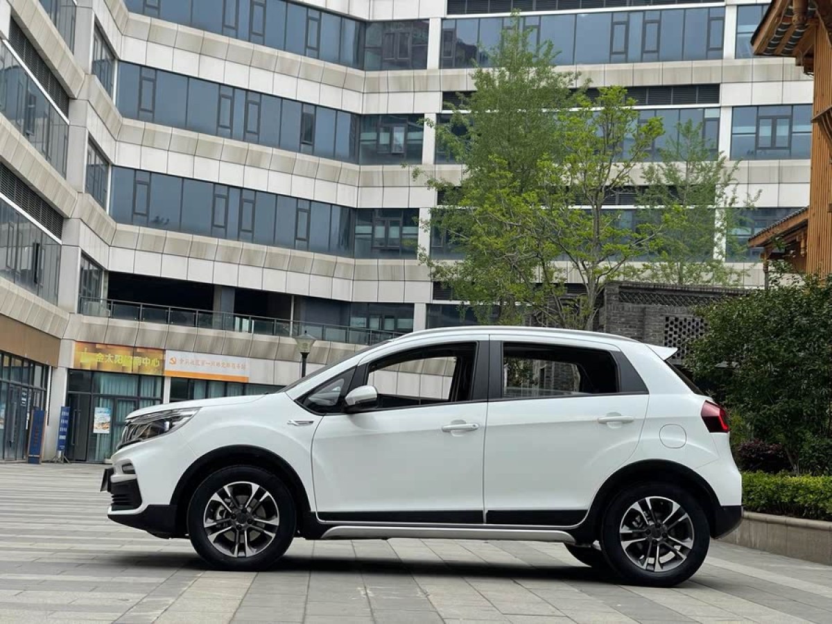 吉利 遠景X3  2019款  升級版 1.5L CVT尊貴型圖片