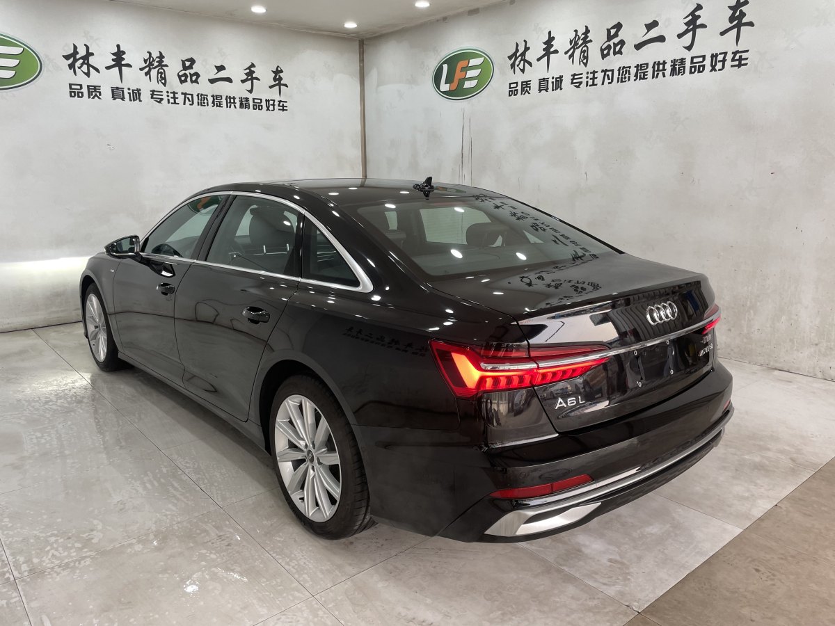 奧迪 奧迪A6L  2023款 改款 45 TFSI 臻選動(dòng)感型圖片