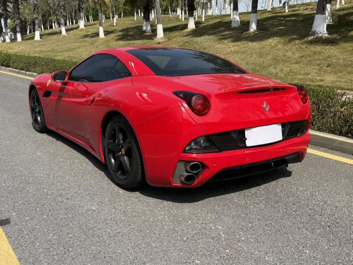 法拉利 California T  2009款 4.3L 標(biāo)準(zhǔn)型圖片