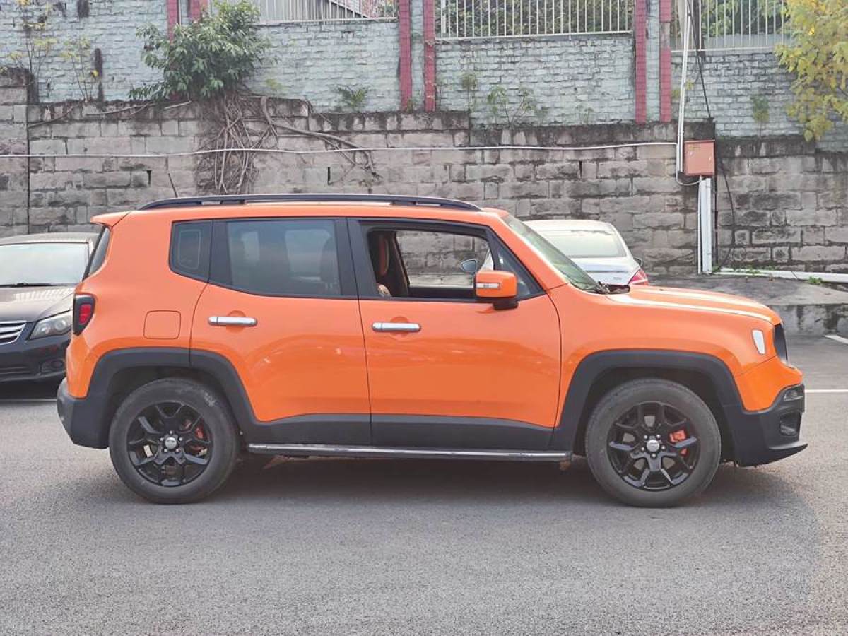 Jeep 自由俠  2018款 互聯(lián)大屏版 180T 自動高能版圖片