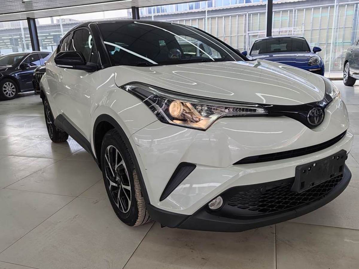 豐田 C-HR  2020款 2.0L 領(lǐng)先版圖片