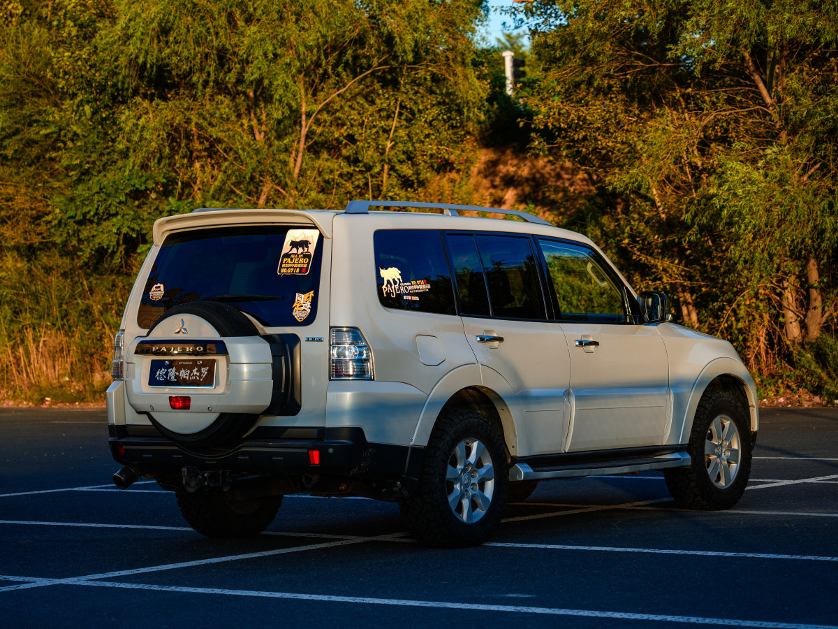 三菱 帕杰羅  2009款 3.8L 五門 尊貴版圖片