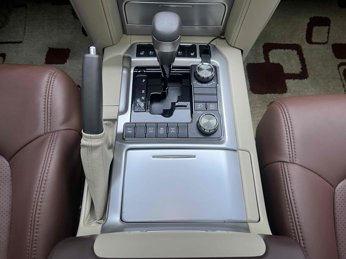 丰田 兰德酷路泽  2015款 4.6L V8 中东限量版图片