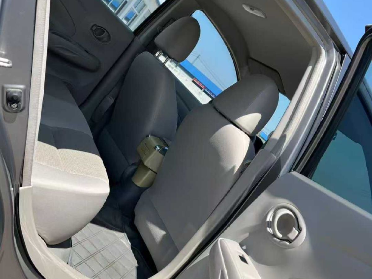 日產(chǎn) 天籟  2012款 XL NAVI 2.5L CVT云安全導航版圖片
