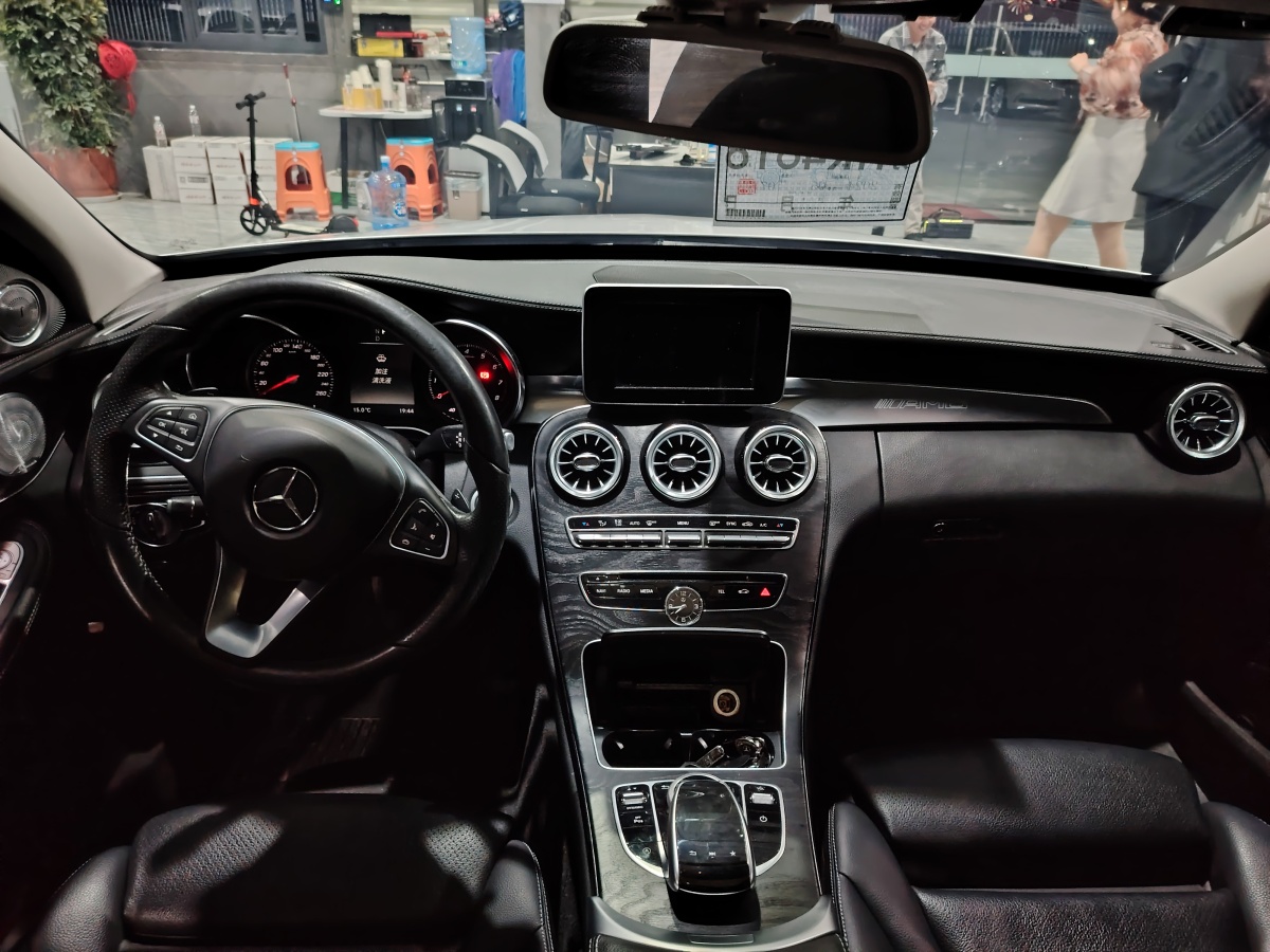2018年9月奔驰 奔驰C级  2018款 C 200 L 运动版