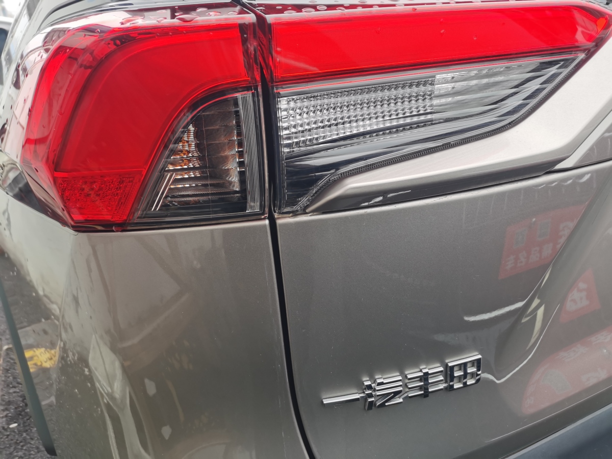 豐田 RAV4  2018款 榮放 2.0L CVT兩驅(qū)風(fēng)尚版圖片