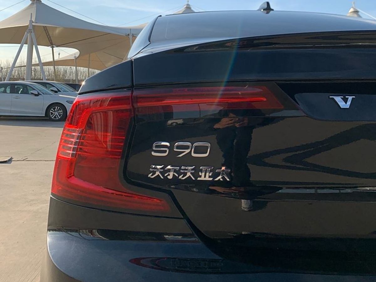 沃爾沃 S90  2023款 B5 智逸豪華版圖片