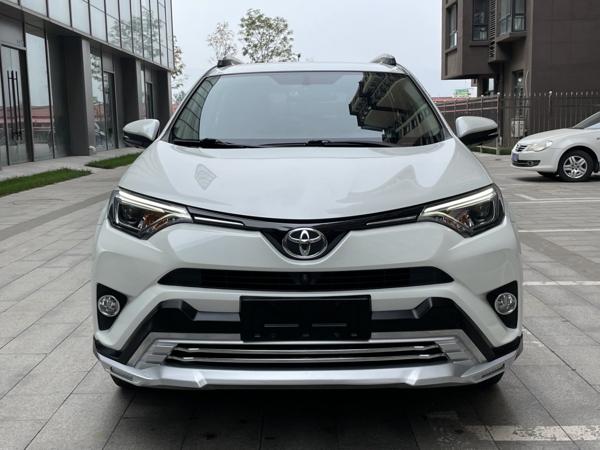 2017年8月豐田 RAV4  2016款 榮放 2.0L CVT兩驅(qū)智尚版