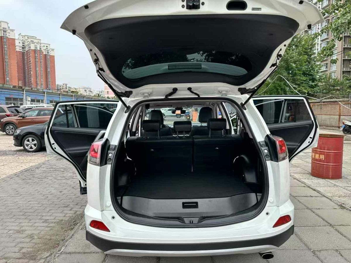 豐田 RAV4榮放  2018款 2.0L CVT兩驅(qū)風(fēng)尚X版圖片
