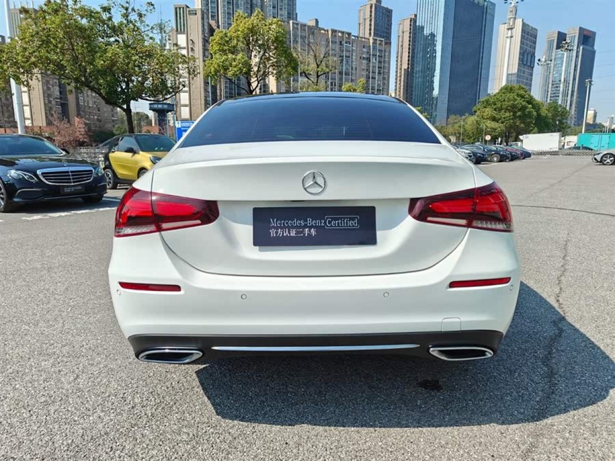 奔馳 奔馳A級(jí)  2020款 改款 A 200 L 運(yùn)動(dòng)轎車動(dòng)感型圖片