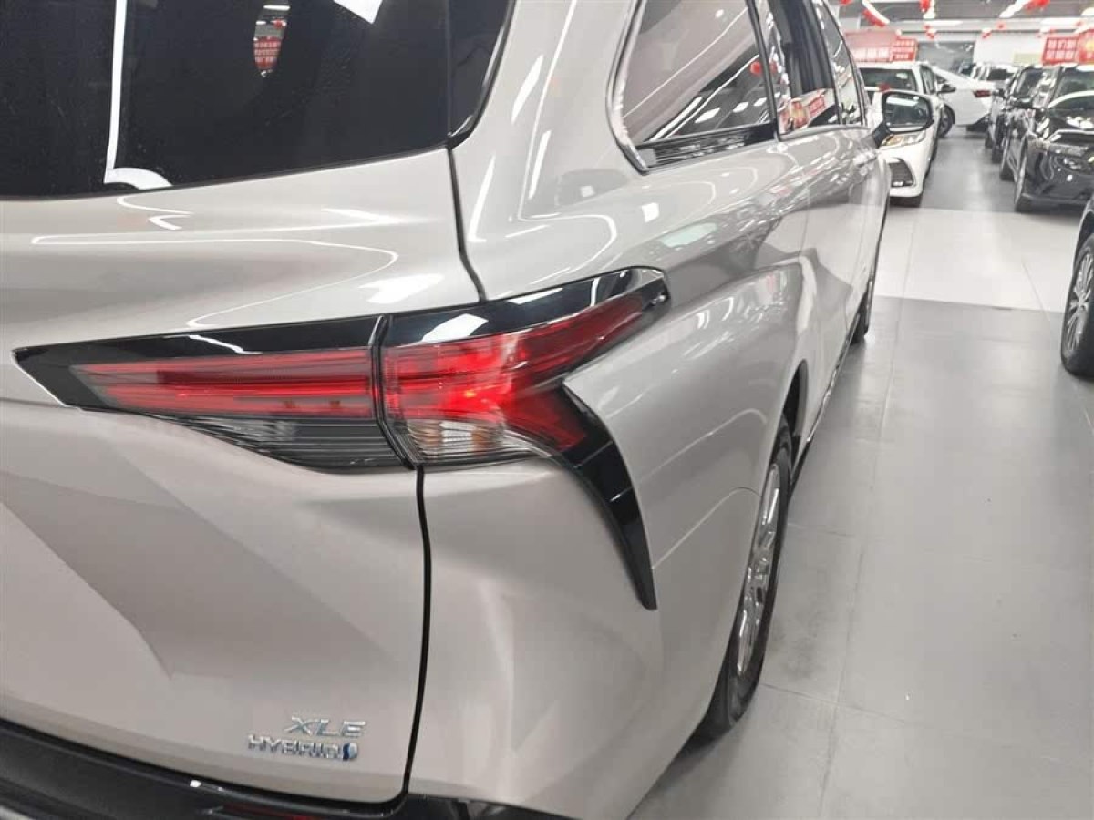 豐田 賽那SIENNA  2023款 2.5L混動 豪華版圖片