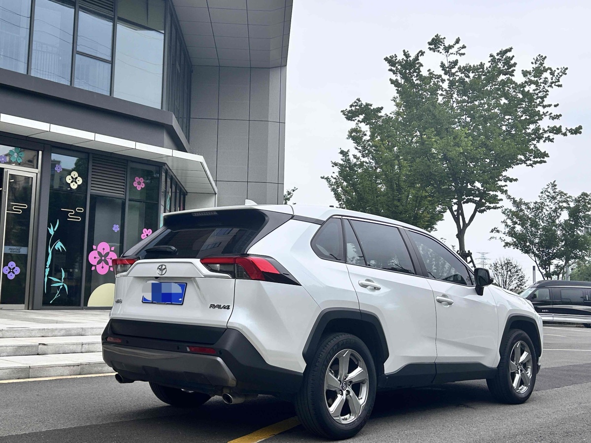 丰田 RAV4  2018款 荣放 2.0L CVT两驱风尚版图片