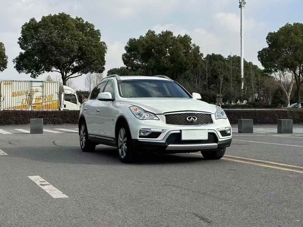 英菲尼迪 QX60  2016款 2.5T Hybrid 兩驅(qū)卓越版圖片