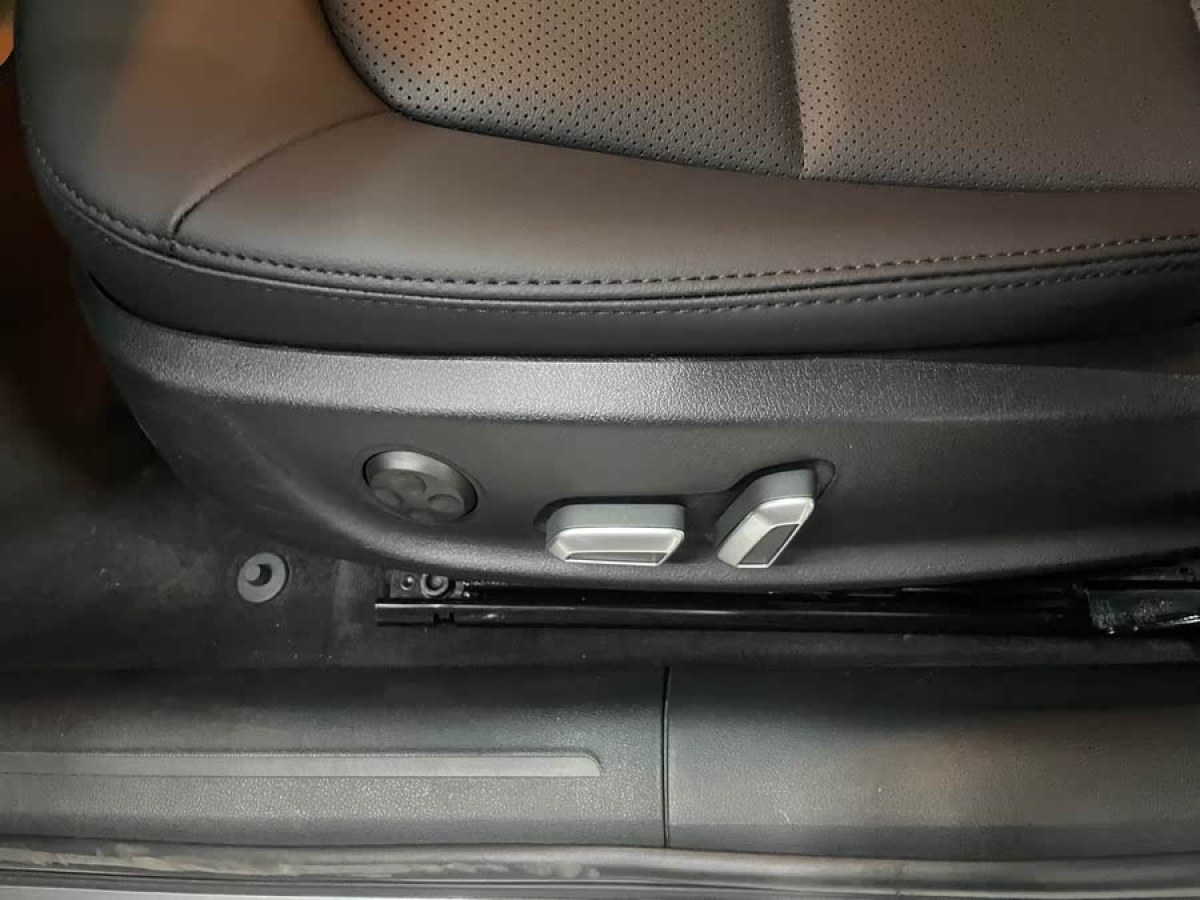 奧迪 奧迪A4L  2016款 35 TFSI 典藏版 自動標準型圖片