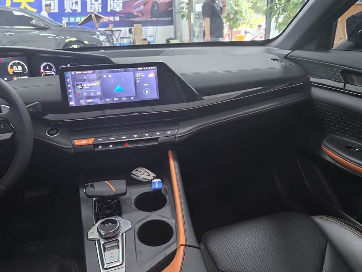 長(zhǎng)安 長(zhǎng)安UNI-V  2022款 1.5T 尊貴型圖片