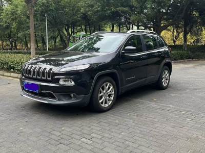 2016年12月 Jeep 自由光 2.0L 優(yōu)越版圖片