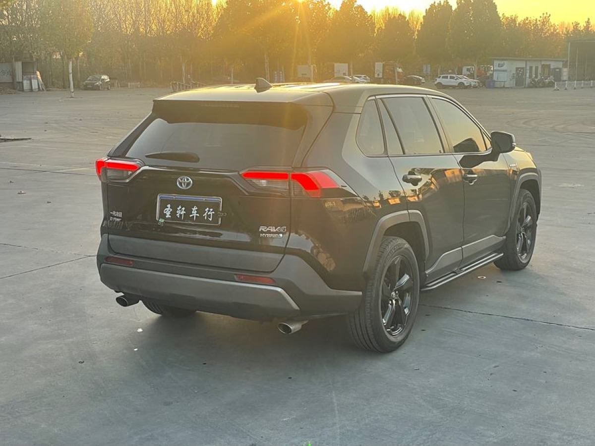 豐田 RAV4榮放  2023款 雙擎 2.5L E-CVT四驅(qū)精英Plus版圖片