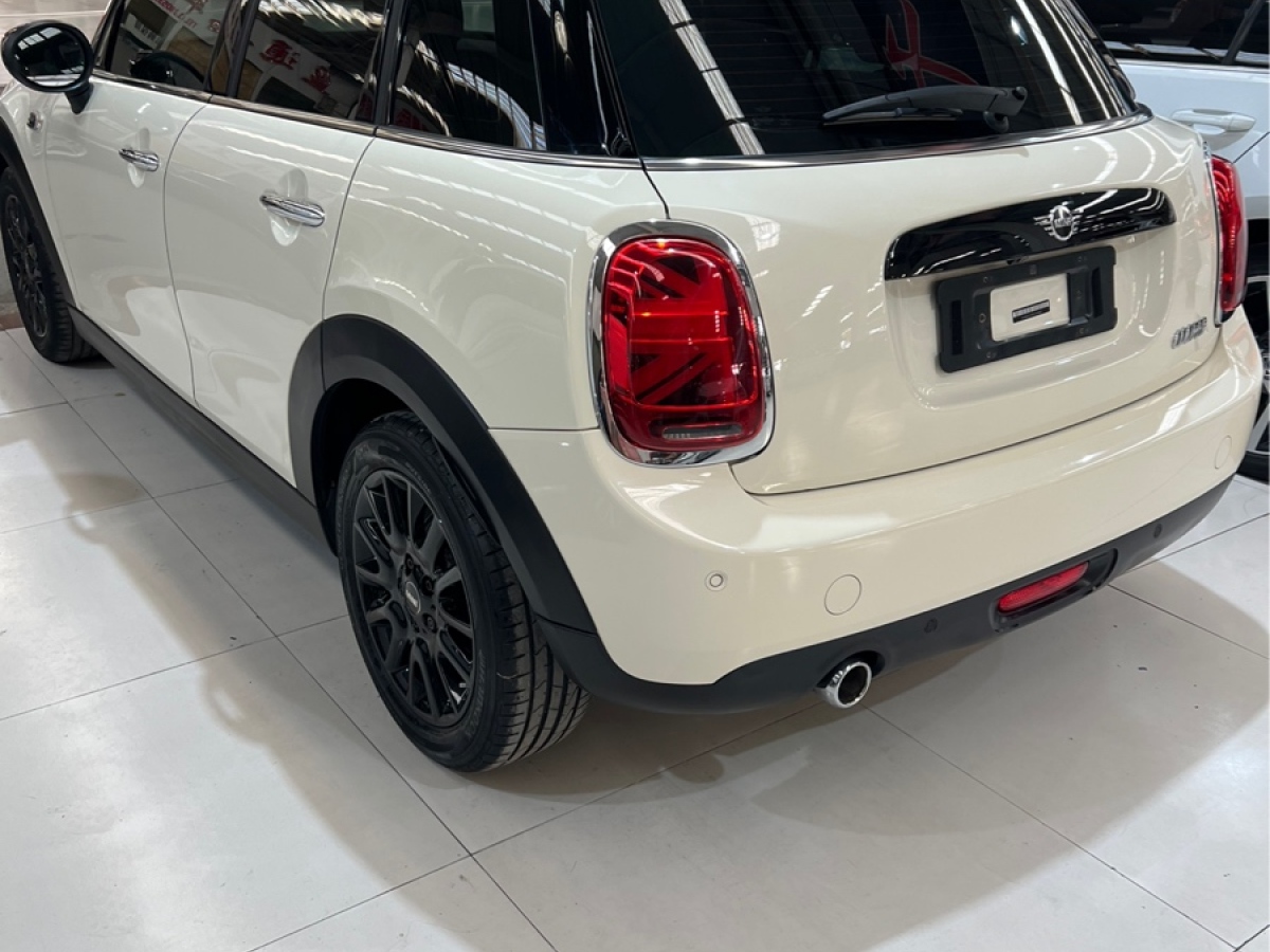 2020年6月MINI MINI  2020款 1.5T COOPER 經(jīng)典派 五門絕色版