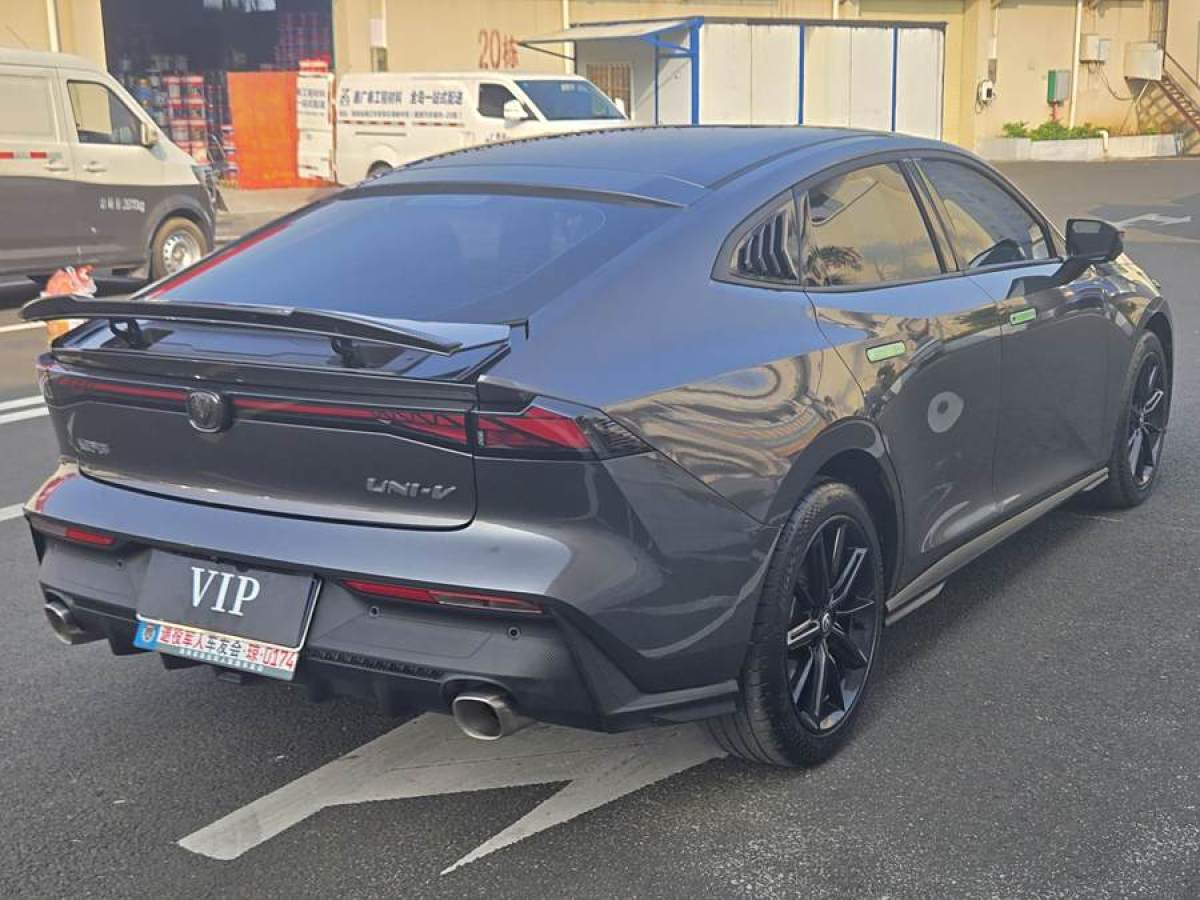 長(zhǎng)安 長(zhǎng)安UNI-V  2023款 1.5T 尊享型圖片