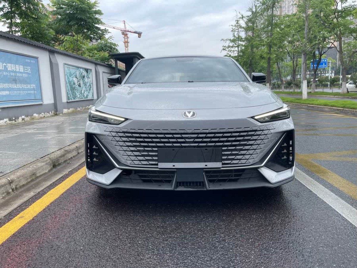 長安 長安UNI-V  2022款 1.5T 尊貴型圖片