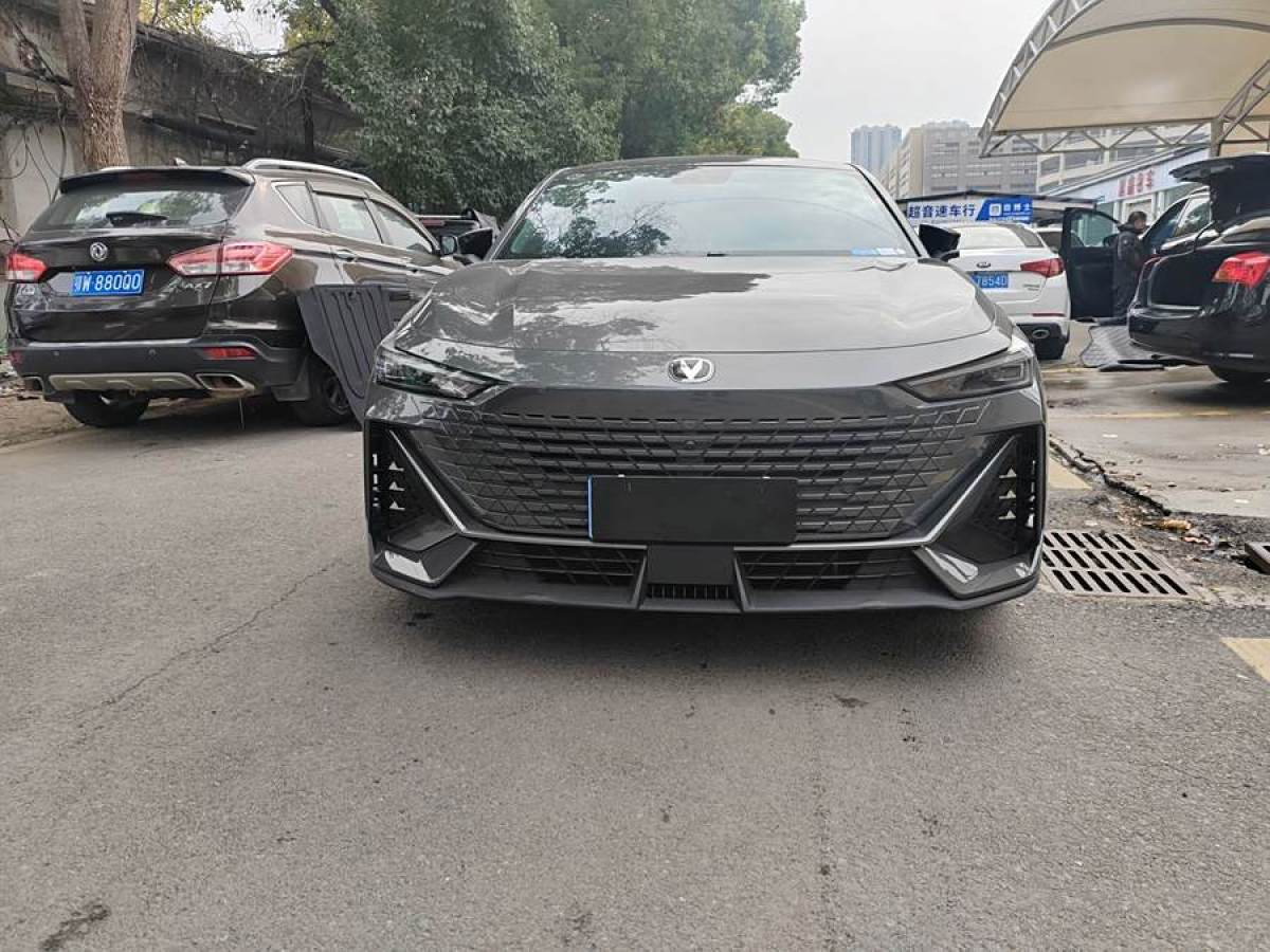 長(zhǎng)安 長(zhǎng)安UNI-V  2022款 1.5T 尊貴型圖片