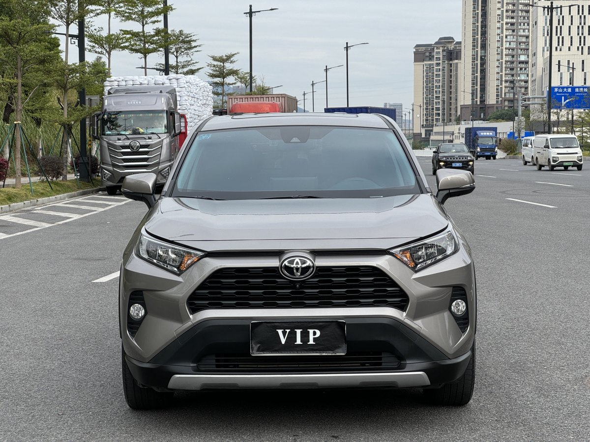 豐田 RAV4  2018款 榮放 2.0L CVT兩驅(qū)風尚版圖片