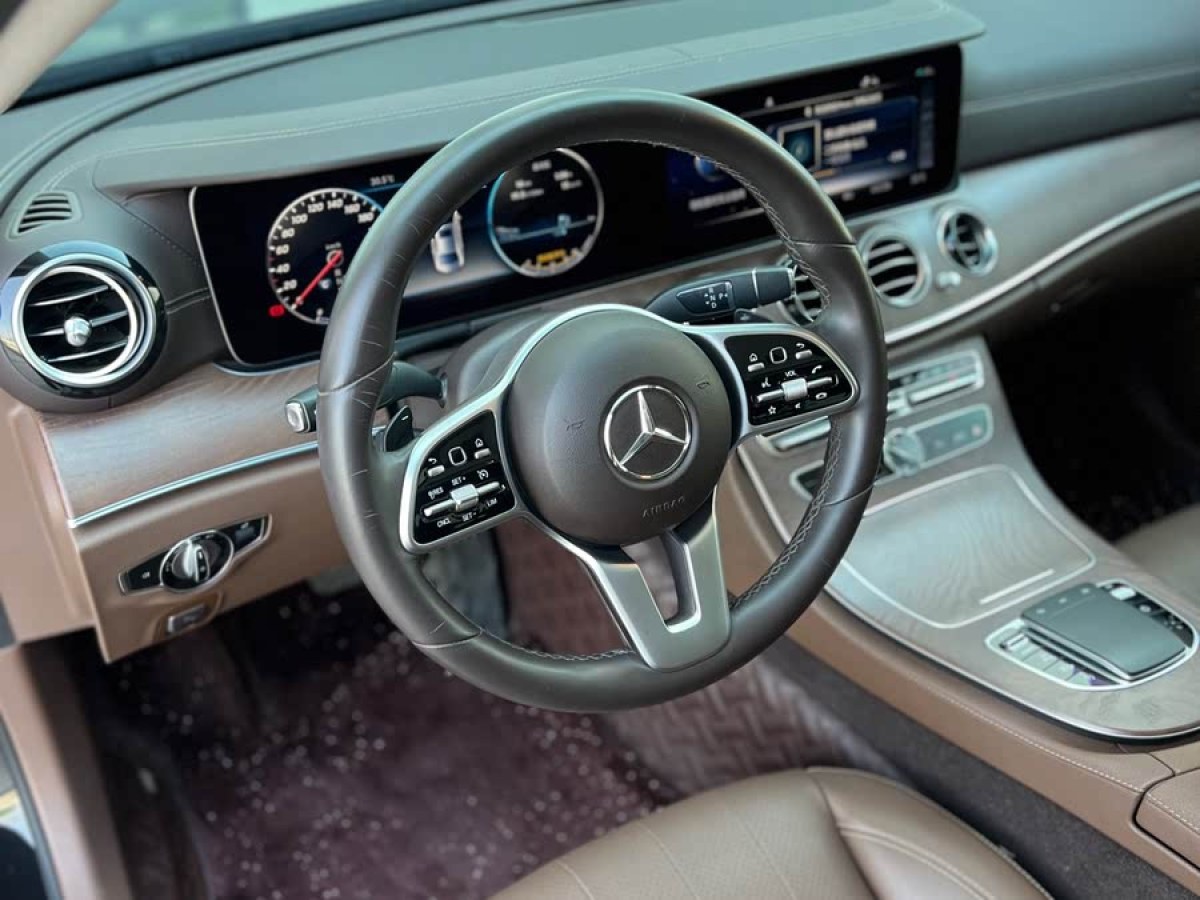 奔馳 奔馳E級  2020款 改款 E 300 L 時尚型圖片