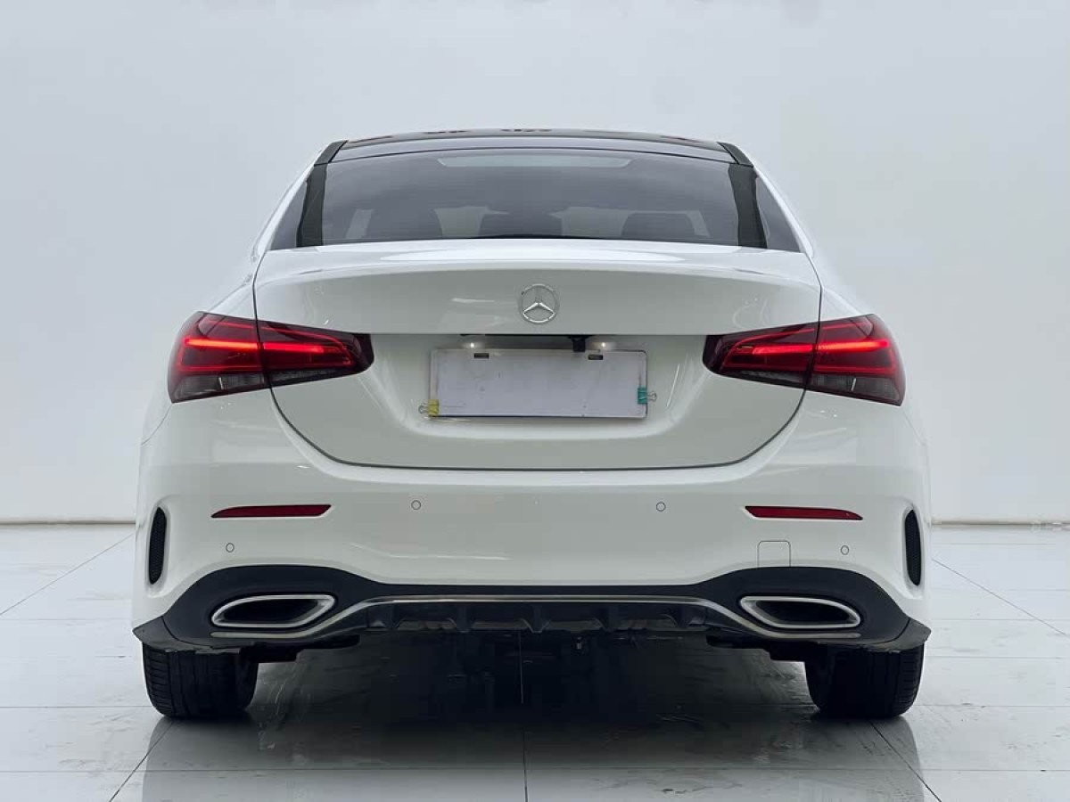 奔馳 奔馳A級(jí)  2019款  改款 A 180 L 運(yùn)動(dòng)轎車圖片