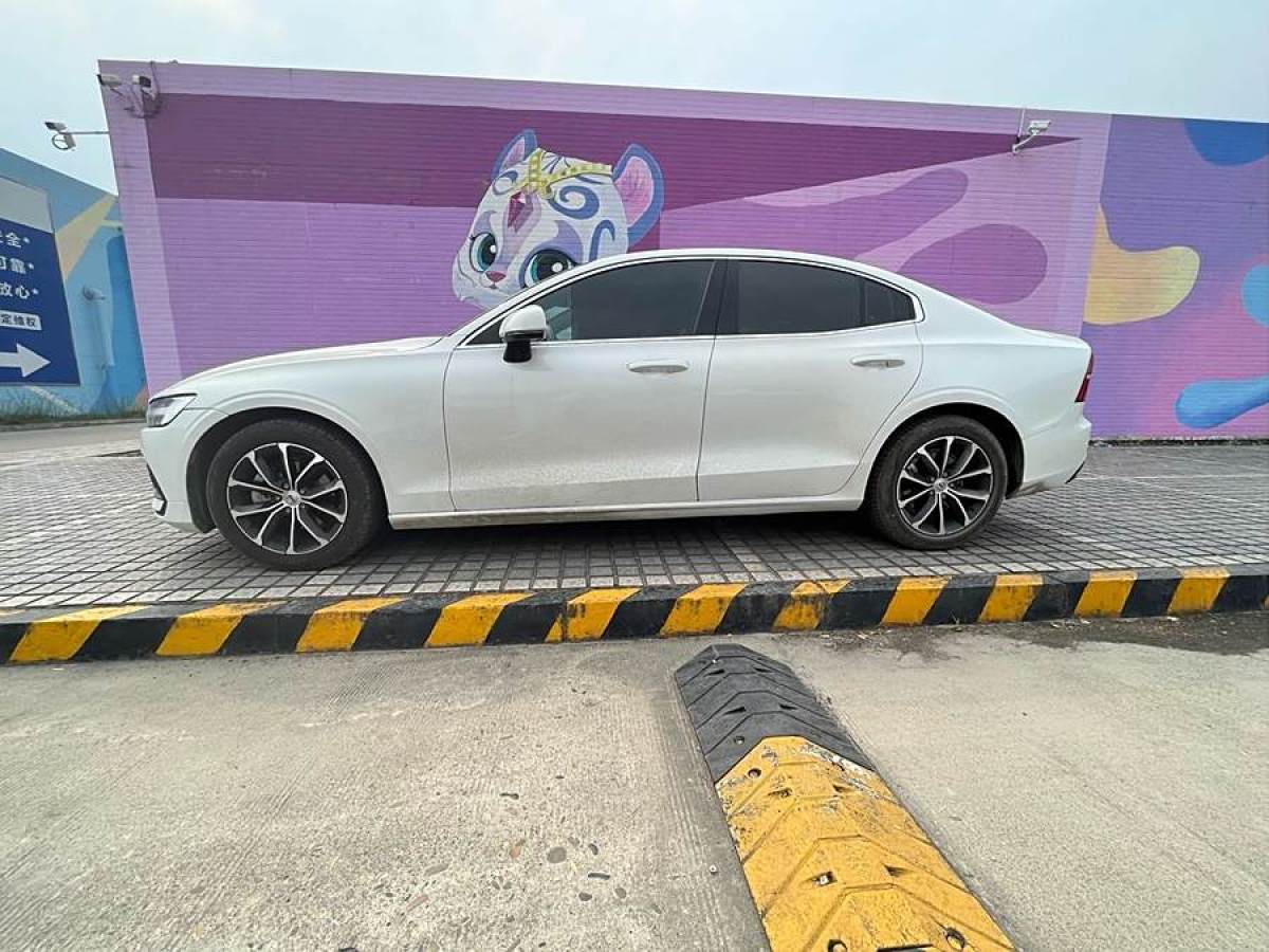 2020年12月沃爾沃 S60L  2021款 T4 智逸豪華版