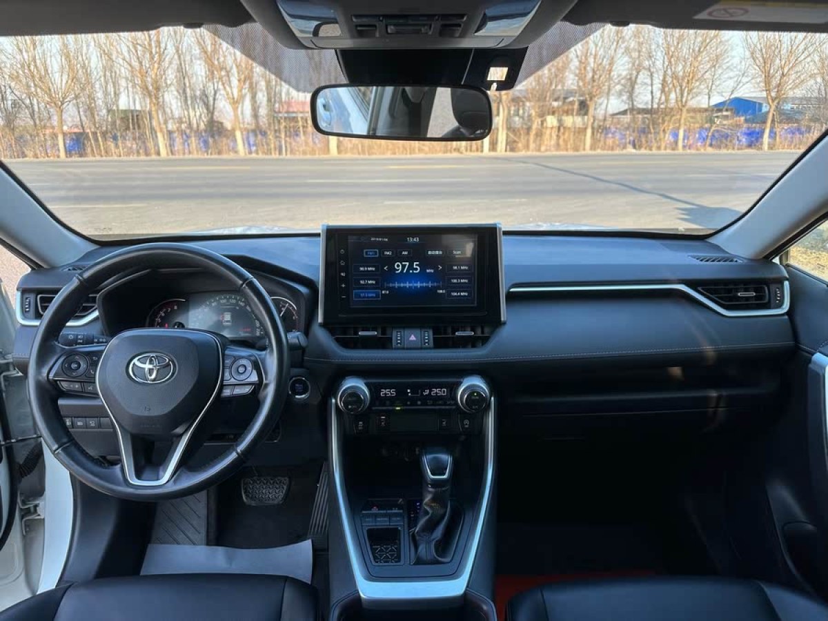 豐田 RAV4榮放  2021款 2.0L CVT兩驅(qū)風(fēng)尚PLUS版圖片