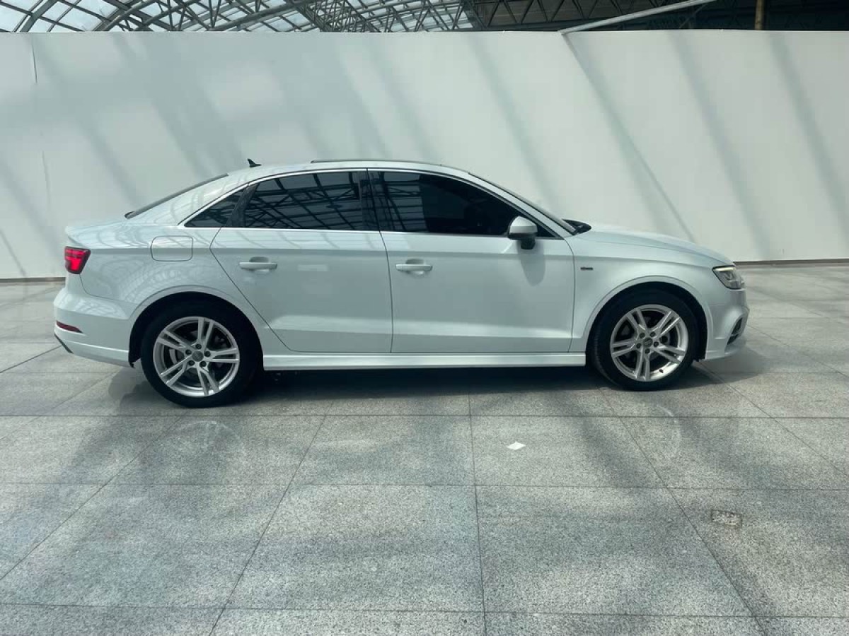 奧迪 奧迪A3  2019款 Limousine 35 TFSI 時(shí)尚型 國(guó)VI圖片