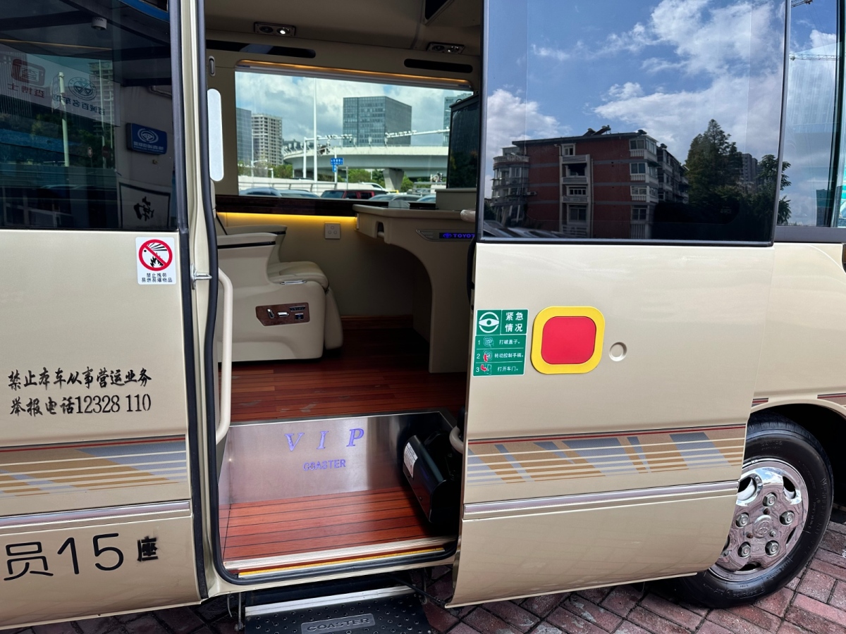 豐田 柯斯達(dá)  2019款 4.0L高級(jí)車(chē)GRB53L-ZCMSK 20座特別版9GR圖片