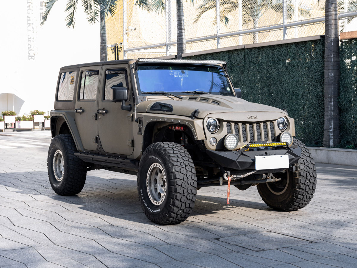 Jeep 牧馬人  2015款 2.8TD Sahara 四門(mén)版圖片