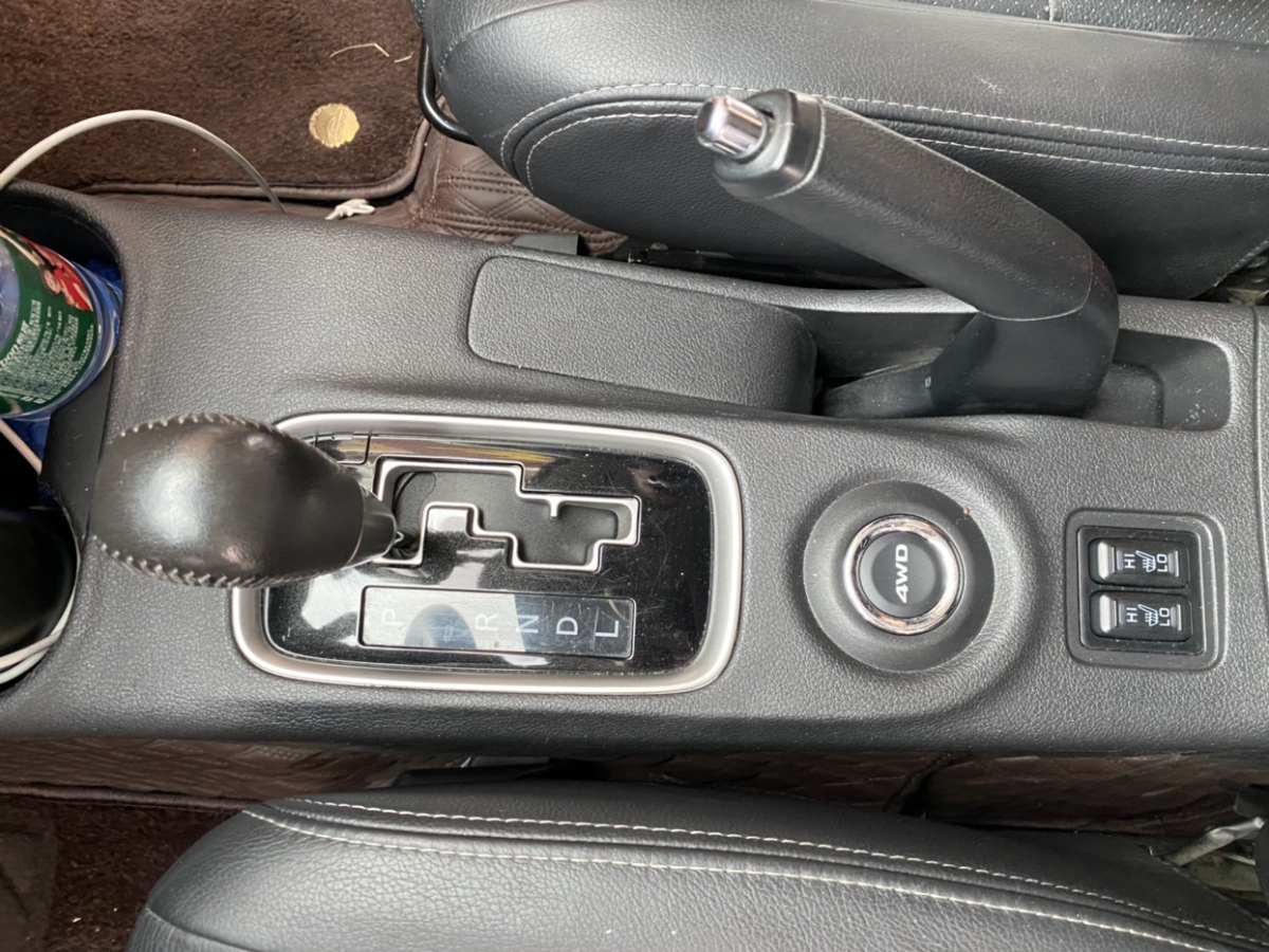 三菱 欧蓝德  2016款 2.4L 四驱精英版 5座图片