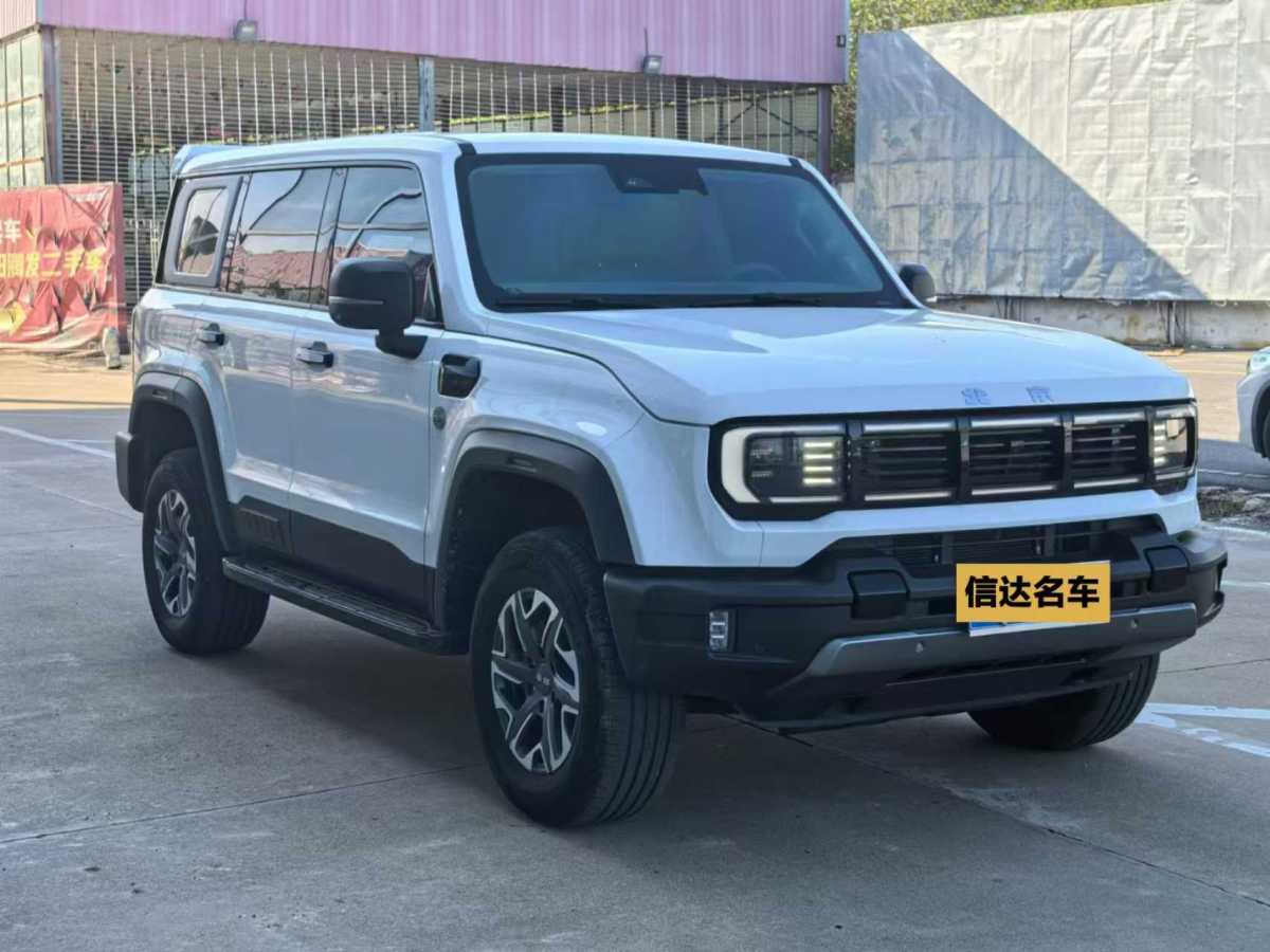 北京 BJ40  2020款 2.0T 自動(dòng)兩驅(qū)城市獵人版?zhèn)b客型圖片