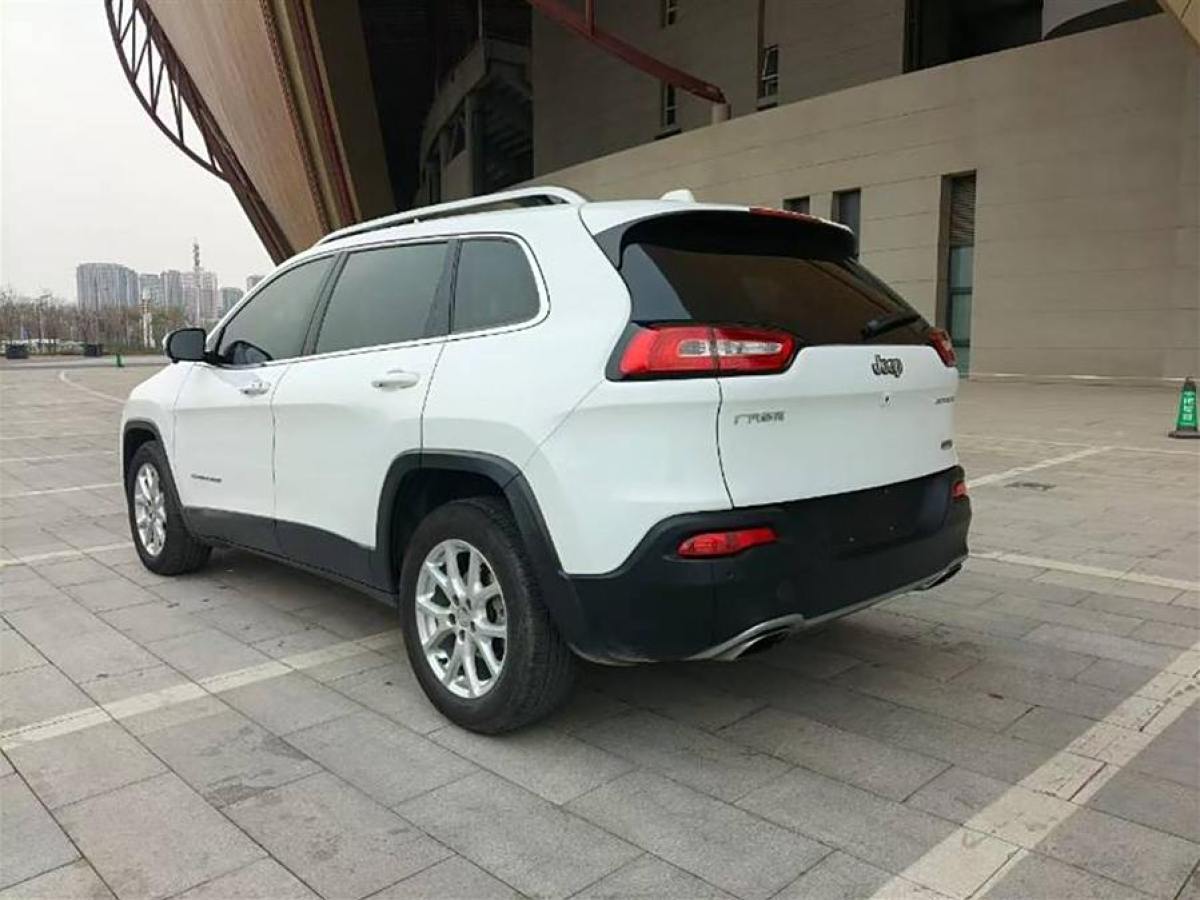 Jeep 自由光  2017款 2.4L 領(lǐng)先智能版圖片